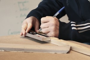 Mesure d'une planche de bois